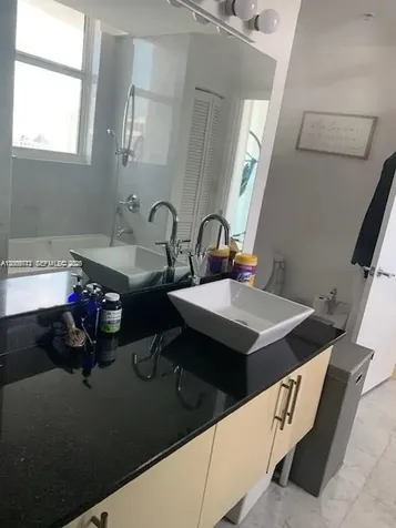31 SE 5th Street Miami FL 33131