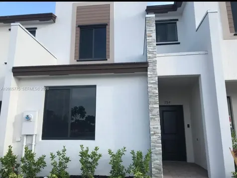 784 NE 206th Terrace Miami FL 33179