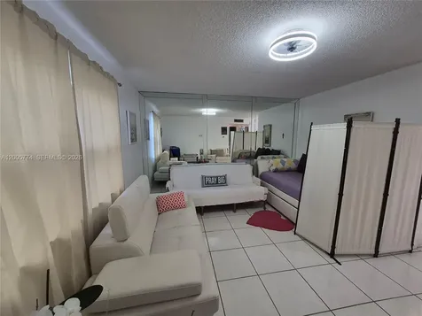Hallandale Beach FL 33009