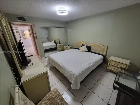 Hallandale Beach FL 33009