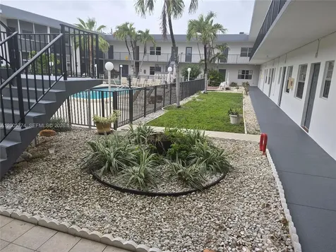 Hallandale Beach FL 33009