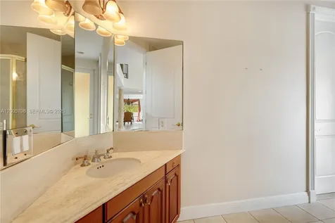 11071 SW 28th Street Miami FL 33165