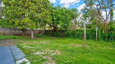 1921 NE 158th Street North Miami Beach FL 33162