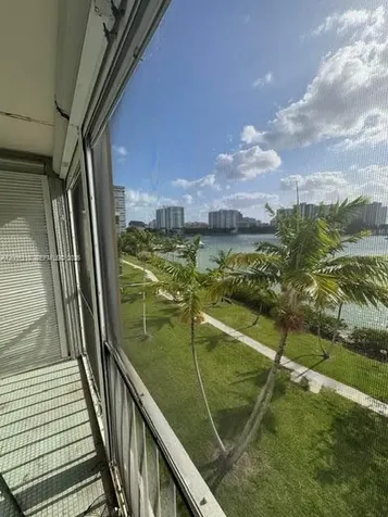 2861 Leonard Drive Aventura FL 33160