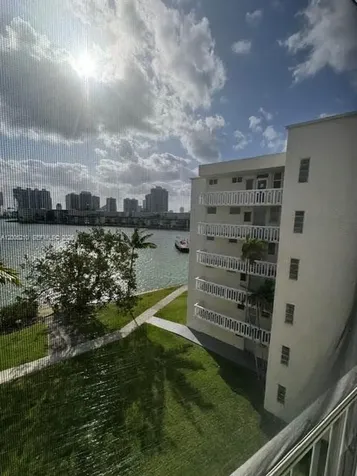 2861 Leonard Drive Aventura FL 33160