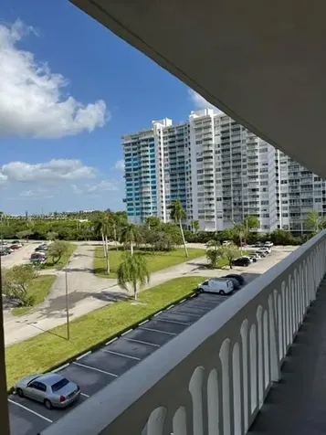 2861 Leonard Drive Aventura FL 33160
