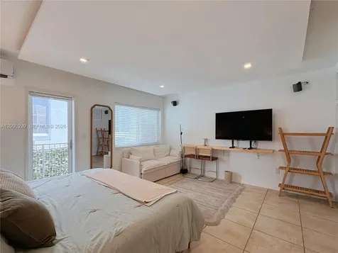 944 Meridian Avenue Miami Beach FL 33139
