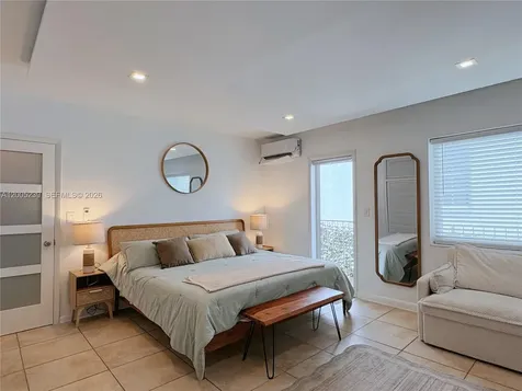944 Meridian Avenue Miami Beach FL 33139