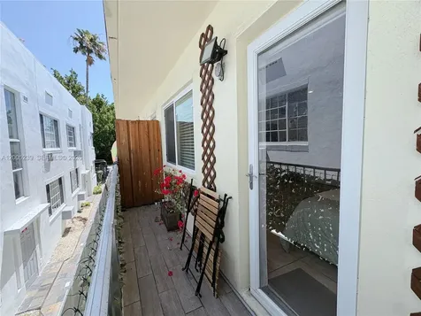 944 Meridian Avenue Miami Beach FL 33139