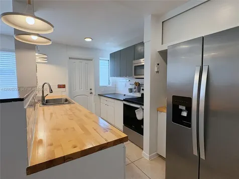 944 Meridian Avenue Miami Beach FL 33139