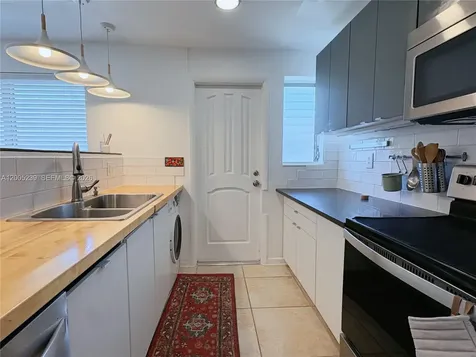 944 Meridian Avenue Miami Beach FL 33139