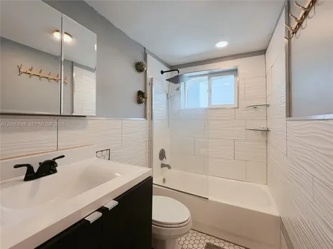 944 Meridian Avenue Miami Beach FL 33139