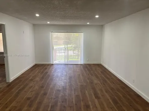 17901 NW 68th Avenue Hialeah FL 33015