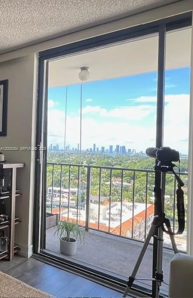 2625 Collins Avenue Miami Beach FL 33140