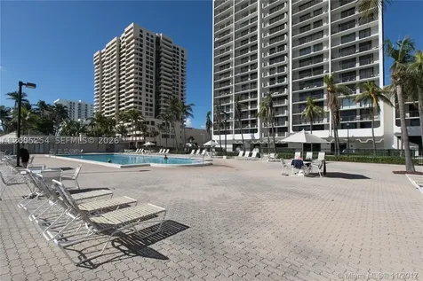 2625 Collins Avenue Miami Beach FL 33140