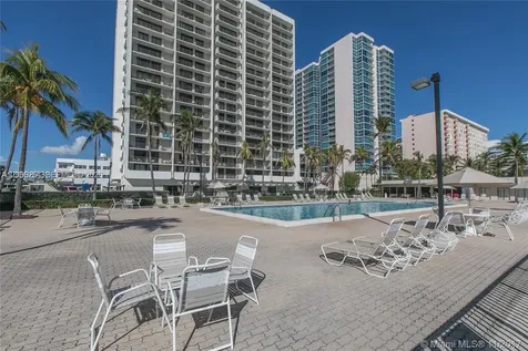 2625 Collins Avenue Miami Beach FL 33140