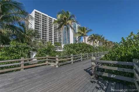 2625 Collins Avenue Miami Beach FL 33140
