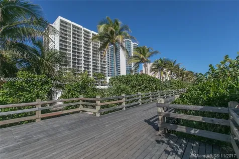2625 Collins Avenue Miami Beach FL 33140