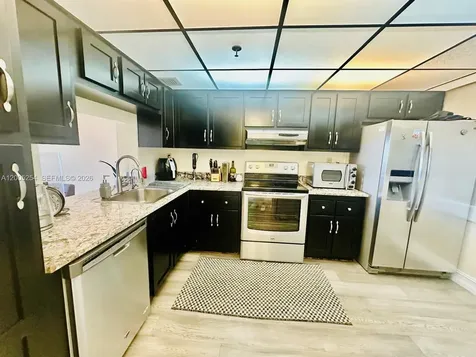2625 Collins Avenue Miami Beach FL 33140