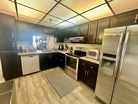 2625 Collins Avenue Miami Beach FL 33140