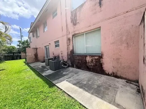 8019 Lake Drive Doral FL 33166