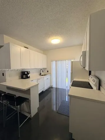 8019 Lake Drive Doral FL 33166