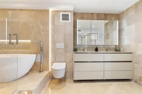 2301 Collins Miami Beach FL 33139