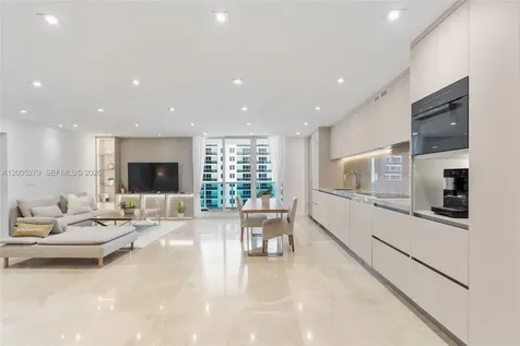 2301 Collins Miami Beach FL 33139