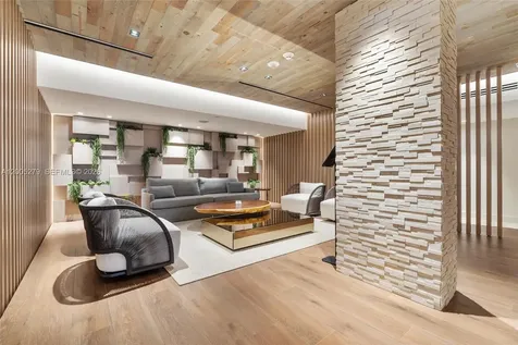 2301 Collins Miami Beach FL 33139