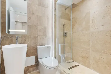 2301 Collins Miami Beach FL 33139