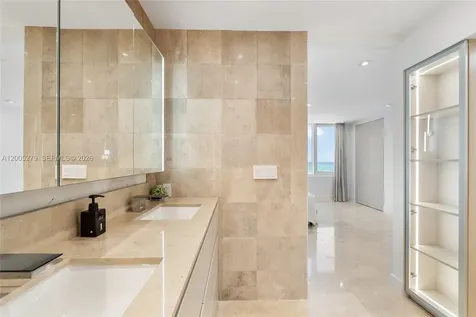 2301 Collins Miami Beach FL 33139