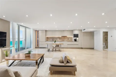 2301 Collins Miami Beach FL 33139