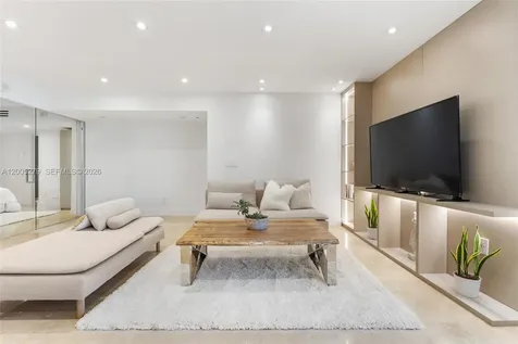 2301 Collins Miami Beach FL 33139