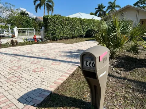1066 Highlands Drive Naples FL 34103