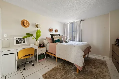 2555 Collins Avenue Miami Beach FL 33140