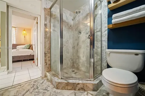 2555 Collins Avenue Miami Beach FL 33140