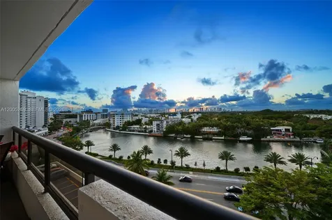 2555 Collins Avenue Miami Beach FL 33140