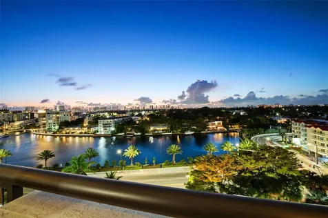 2555 Collins Avenue Miami Beach FL 33140