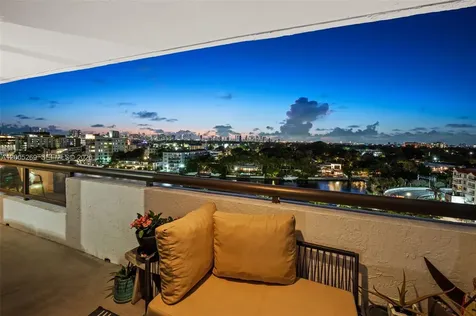 2555 Collins Avenue Miami Beach FL 33140
