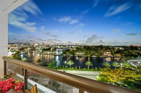 2555 Collins Avenue Miami Beach FL 33140