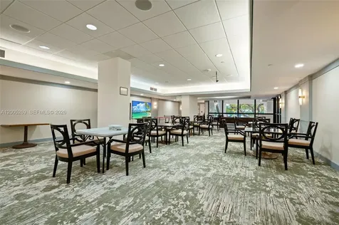 2555 Collins Avenue Miami Beach FL 33140