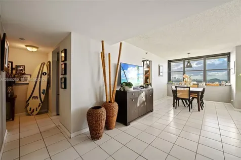 2555 Collins Avenue Miami Beach FL 33140