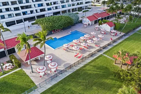 2555 Collins Avenue Miami Beach FL 33140