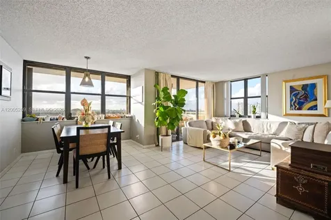 2555 Collins Avenue Miami Beach FL 33140
