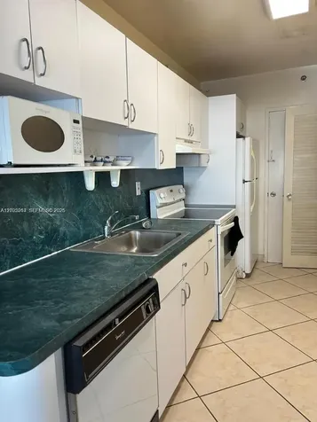 100 Lincoln Road Miami Beach FL 33139