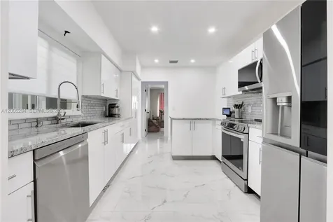 2101 NW 26th Street Miami FL 33142