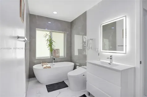 2101 NW 26th Street Miami FL 33142