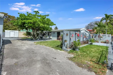 2101 NW 26th Street Miami FL 33142