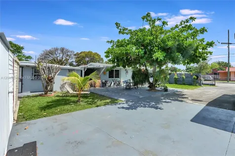 2101 NW 26th Street Miami FL 33142