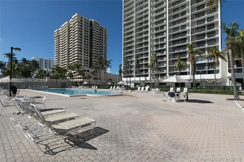 2625 Collins Avenue Miami Beach FL 33140